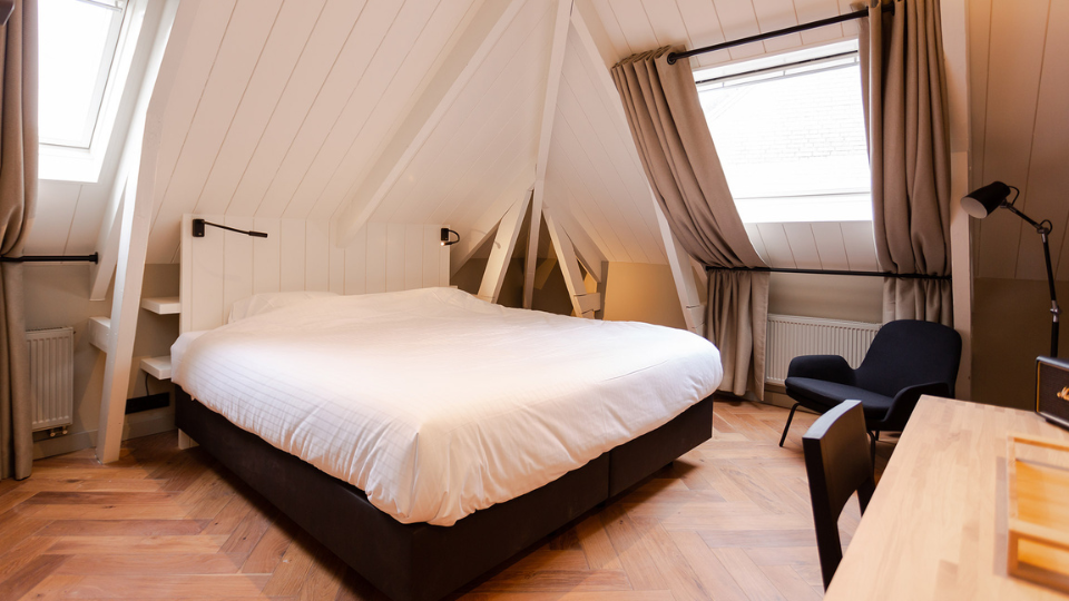 Kingsize boxspring in onze Double room